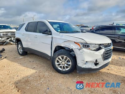 Czwarte zdjęcie samochodu z boku: 2021 CHEVROLET TRAVERSE LS VIN:1GNERFKW5MJ232357 - miniatura