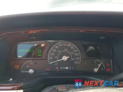 Zdjęcie 9 z 12 samochodu: 2004 LINCOLN TOWN CAR EXECUTIVE VIN:1LNHM81W14Y660527 - miniatura