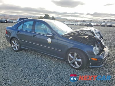 Czwarte zdjęcie samochodu z boku: 2005 MERCEDES-BENZ C 230K SPORT SEDAN VIN:WDBRF40J15F715667 - miniatura