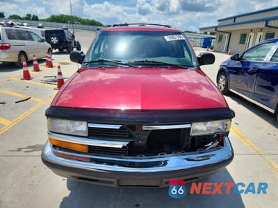 Piąte zdjęcie samochodu w środku: 1999 CHEVROLET BLAZER VIN:1GNCS13WXX2188724 - miniatura