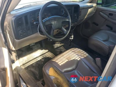 Zdjęcie 8 z 12 samochodu: 2005 CHEVROLET SILVERADO C2500 HEAVY DUTY VIN:1GBHC24U85E295270 - miniatura