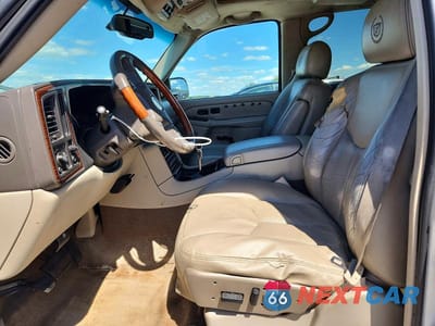 Zdjęcie 7 z 13 samochodu: 2004 CADILLAC ESCALADE ESV VIN:3GYFK66N14G288293 - miniatura