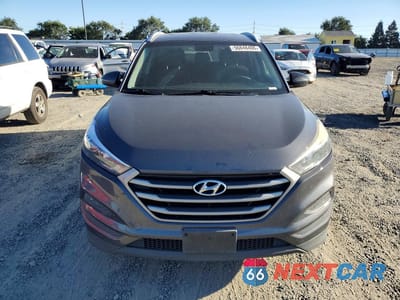 Piąte zdjęcie samochodu w środku: 2017 HYUNDAI TUCSON SE VIN:KM8J33A46HU527961 - miniatura