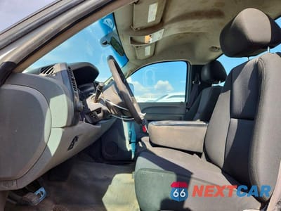 Zdjęcie 7 z 12 samochodu: 2014 CHEVROLET SILVERADO C3500 VIN:1GB3CZC85EF151810 - miniatura
