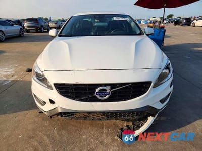 Piąte zdjęcie samochodu w środku: 2018 VOLVO S60 DYNAMIC VIN:YV126MFL5J2452798 - miniatura