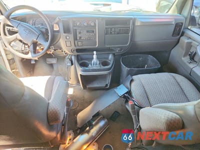 Zdjęcie 9 z 14 samochodu: 2003 CHEVROLET EXPRESS G3500 VIN:1GAHG39UX31126749 - miniatura