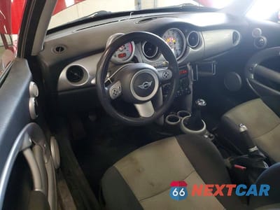 Zdjęcie 8 z 12 samochodu: 2006 MINI COOPER VIN:WMWRC33586TK68614 - miniatura