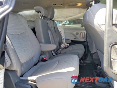 Zdjęcie 11 z 13 samochodu: 2025 TOYOTA SIENNA LE VIN:5TDKRKEC2SS240227 - miniatura