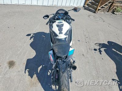 Zdjęcie 6 z 9 samochodu: 2024 YAMAHA YZFR3 A VIN:MH3RH18Y3RK017703 - miniatura