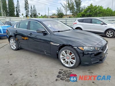 Czwarte zdjęcie samochodu z boku: 2019 JAGUAR XE PREMIUM VIN:SAJAD4FX3KCP46739 - miniatura
