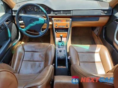 Zdjęcie 8 z 12 samochodu: 1995 MERCEDES-BENZ E 320 VIN:WDBEA92E5SF336113 - miniatura