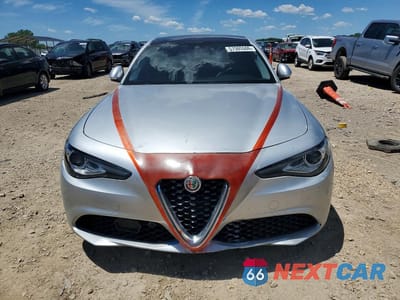 Piąte zdjęcie samochodu w środku: 2017 ALFA ROMEO GIULIA TI Q4 VIN:ZARFAEEN4H7554496 - miniatura