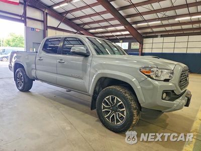 Czwarte zdjęcie samochodu z boku: 2020 TOYOTA TACOMA TRD SPORT VIN:3TMDZ5BN9LM080896 - miniatura