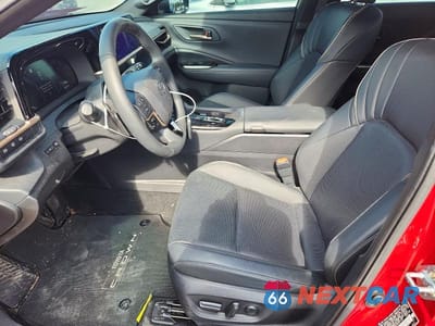 Zdjęcie 7 z 14 samochodu: 2025 TOYOTA CROWN SIGNIA LIMITED VIN:JTDACAAJ8S3011337 - miniatura