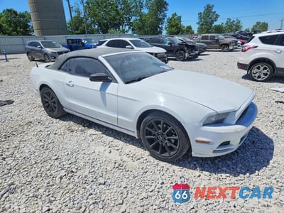 Czwarte zdjęcie samochodu z boku: 2014 FORD MUSTANG VIN:1ZVBP8EM2E5208418 - miniatura