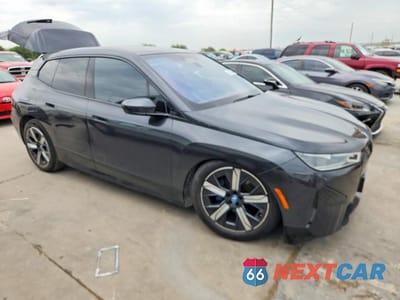 Czwarte zdjęcie samochodu z boku: 2022 BMW IX XDRIVE50 VIN:WB523CF02NCK83057 - miniatura
