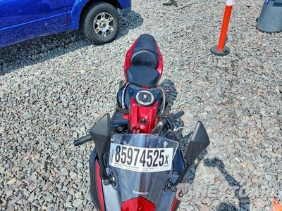 Piąte zdjęcie samochodu w środku: 2021 KAWASAKI EX650 M VIN:ML5EXEM18MDA36497 - miniatura