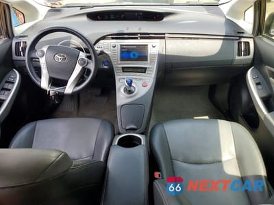 Zdjęcie 8 z 12 samochodu: 2015 TOYOTA PRIUS FOUR VIN:JTDKN3DU3F1908664 - miniatura