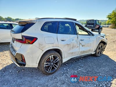Trzecie zdjęcie samochodu z tyłu: 2023 BMW X1 XDRIVE28I VIN:WBX73EF05P5W77040 - miniatura