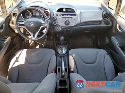 Zdjęcie 8 z 12 samochodu: 2013 HONDA FIT VIN:JHMGE8H33DC015205 - miniatura