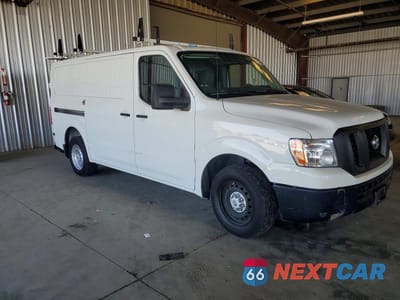 Czwarte zdjęcie samochodu z boku: 2020 NISSAN NV 2500 DELIVERY VAN VIN:1N6BF0KY8LN812046 - miniatura
