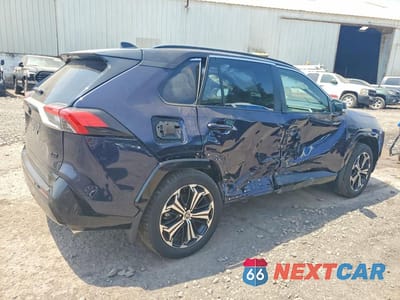 Trzecie zdjęcie samochodu z tyłu: 2024 TOYOTA RAV4 PRIME XSE VIN:JTMFB3FV9RD223572 - miniatura