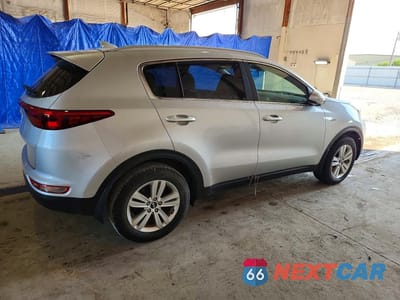 Trzecie zdjęcie samochodu z tyłu: 2017 KIA SPORTAGE LX VIN:KNDPMCAC4H7260305 - miniatura