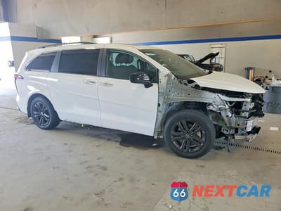 Czwarte zdjęcie samochodu z boku: 2024 TOYOTA SIENNA XSE VIN:5TDDSKFC6RS114023 - miniatura