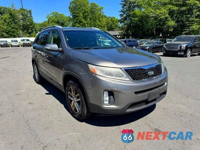Czwarte zdjęcie samochodu z boku: 2015 KIA SORENTO LX VIN:5XYKTCA67FG652623 - miniatura