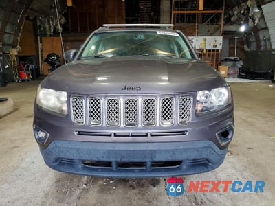 Piąte zdjęcie samochodu w środku: 2016 JEEP COMPASS LATITUDE VIN:1C4NJDEBXGD772822 - miniatura