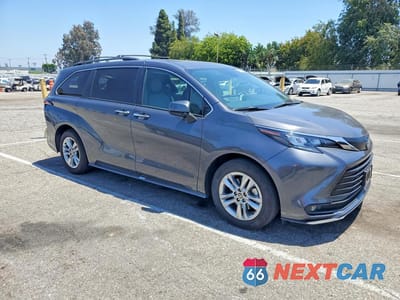 Czwarte zdjęcie samochodu z boku: 2025 TOYOTA SIENNA XLE 7-PASSENGER VIN:5TDJSKFC5SS208886 - miniatura