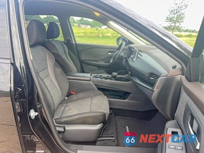 Piąte zdjęcie samochodu w środku: 2021 NISSAN ROGUE SV VIN:5N1AT3BB2MC767330 - miniatura