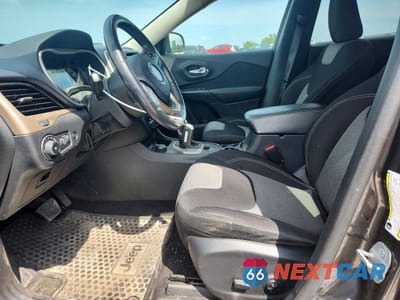 Zdjęcie 7 z 13 samochodu: 2014 JEEP CHEROKEE LATITUDE VIN:1C4PJMCS5EW197431 - miniatura