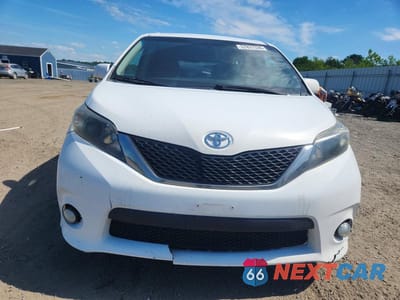 Piąte zdjęcie samochodu w środku: 2011 TOYOTA SIENNA SPORT VIN:5TDXK3DC8BS147052 - miniatura