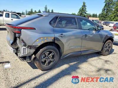 Trzecie zdjęcie samochodu z tyłu: 2025 TOYOTA BZ4X XLE VIN:JTMABACA0SA091552 - miniatura