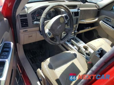 Zdjęcie 8 z 13 samochodu: 2008 JEEP LIBERTY VIN:1J8GN58KX8W188000 - miniatura