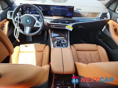 Zdjęcie 8 z 12 samochodu: 2025 BMW X5 XDRIVE50E VIN:5UX43EU09S9Z55585 - miniatura