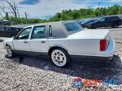 Drugie zdjęcie samochodu z przodu: 1997 LINCOLN TOWN CAR SIGNATURE VIN:1LNLM82W1VY742557 - miniatura