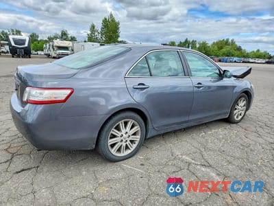 Trzecie zdjęcie samochodu z tyłu: 2010 TOYOTA CAMRY HYBRID VIN:4T1BB3EK5AU116959 - miniatura