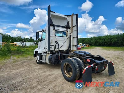 Trzecie zdjęcie samochodu z tyłu: 2016 VOLVO VNL SEMI TRUCK VIN:4V4N39TG6GN965604 - miniatura