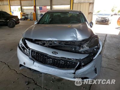 Piąte zdjęcie samochodu w środku: 2017 KIA FORTE LX VIN:3KPFL4A7XHE082262 - miniatura