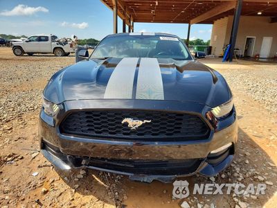 Piąte zdjęcie samochodu w środku: 2017 FORD MUSTANG VIN:1FA6P8AM7H5333600 - miniatura