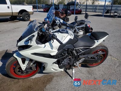 Trzecie zdjęcie samochodu z tyłu: 2024 SUZUKI GSX800 F VIN:JS1EM13B0R7103270 - miniatura
