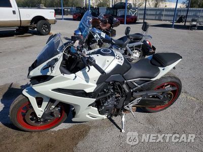Trzecie zdjęcie samochodu z tyłu: 2024 SUZUKI GSX800 F VIN:JS1EM13B0R7103270 - miniatura