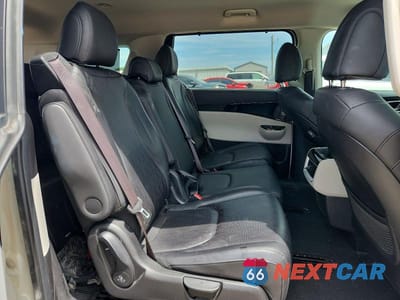 Zdjęcie 11 z 13 samochodu: 2023 KIA CARNIVAL EX VIN:KNDNC5H37P6203063 - miniatura