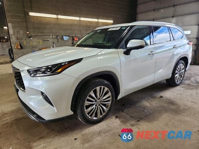 2023 TOYOTA HIGHLANDER PLATINUM 5TDKDRAH0PS043542 - główne zdjęcie licytacji z USA - miniatura