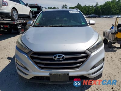 Piąte zdjęcie samochodu w środku: 2016 HYUNDAI TUCSON SE VIN:KM8J3CA46GU247939 - miniatura