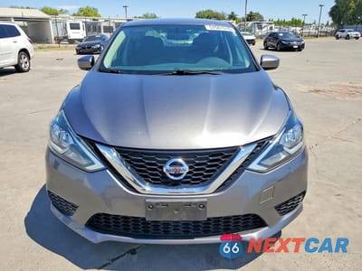 Piąte zdjęcie samochodu w środku: 2017 NISSAN SENTRA S VIN:3N1AB7AP7HY208769 - miniatura