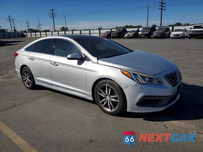 Czwarte zdjęcie samochodu z boku: 2015 HYUNDAI SONATA SPORT 2.0T VIN:5NPE34AB0FH071859 - miniatura