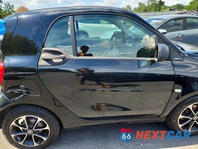 Zdjęcie 10 z 12 samochodu: 2017 SMART FORTWO VIN:WMEFJ5DA9HK194665 - miniatura